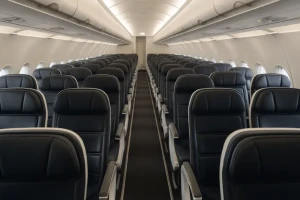 مضيفة طيران تحذر: هذا النوع من الملابس قد ينقل إليك عدوى خطيرة أثناء السفر!