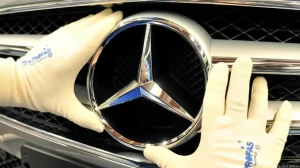 خلل خطير يدفع "مرسيدس بنز" لاستدعاء أكثر من 220 ألف سيارة حول العالم