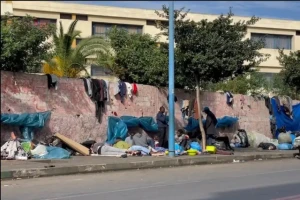 استطلاع: أزيد من نصف المغاربة قدموا مساعدات للمهاجرين الأفارقة وهذا هو موقف الأغلبية الساحقة من قضية الهجرة