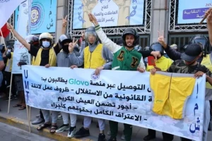 غضب عمال GLOVO يتفجر في قلب البيضاء.. وقفة احتجاجية صاخبة ضد "عبودية العصر الرقمي"