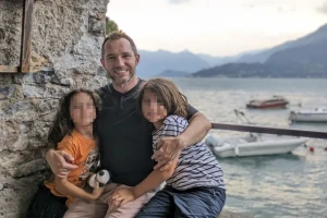 جريمة حب مأساوية.. مقتل أستاذ أمريكي أمام منزل طليقته في أثينا بتخطيط منها