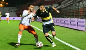 بعد انتقاله إلى روسيا.. لاعب في البطولة الاحترافية يصف مكتب فريقه السابق بـ"الشفارة"