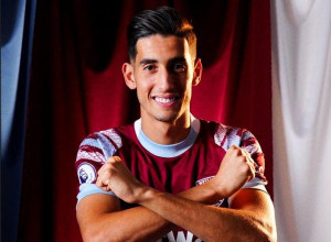 ويست هام يتخذ قرارًا مفاجئًا بشأن نايف أكرد