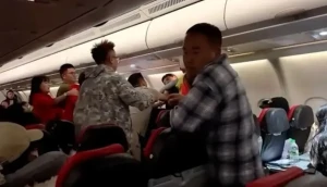 شجار عنيف على متن طائرة بسبب حديث مرتفع يربك الركاب ويستدعي تدخل السلطات