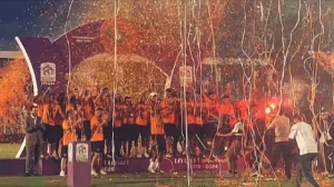 مراسيم تتويج النهضة البركانية بدرع البطولة الوطنية