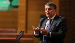 تصريح وزير العدل حول "مراحيض المحاكم" يثير غضب موظفي الوزارة