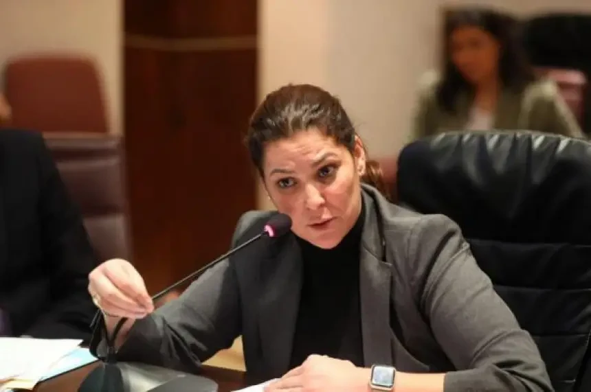 المنصوري تفند التسريبات المغرضة وتعلن لجوءها للقضاء ضد مروجي المعلومات المزيفة