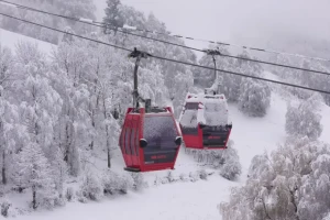 فضيحة في جبال إيطاليا.. وفاة عامل بطريقة مروعة تفضح حقائق خطيرة وتهدد بإغلاق محطة للتزلج