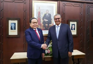 رئيس الحكومة يجري مباحثات مع رئيس الجمعية الوطنية لفيتنام