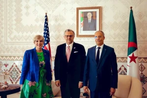 مستشار ترامب يحل بالجزائر وتسوية نزاع الصحراء المغربية على رأس الأولويات