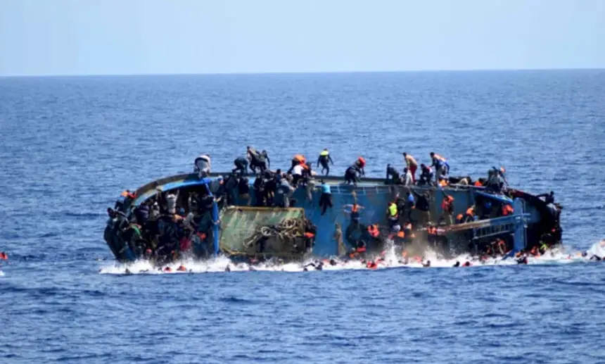 فاجعة.. مصرع 20 شخصا إثر غرق قارب قبالة جزيرة لامبيدوزا الإيطالية