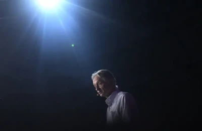 "الذكاء الاصطناعي سيقضي علينا!" تحذير ناري من عرّابه: "لدينا 10% فرصة للنجاة