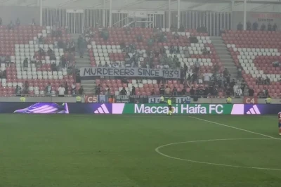 لافتة مثيرة للجدل تثير أزمة دبلوماسية بين إسرائيل وبولندا