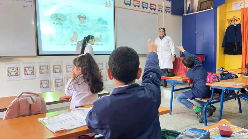 لأول مرة منذ اعتماد "المدرسة الرائدة".. المغاربة يدفعون ثمن الكتب المدرسية من جيوبهم