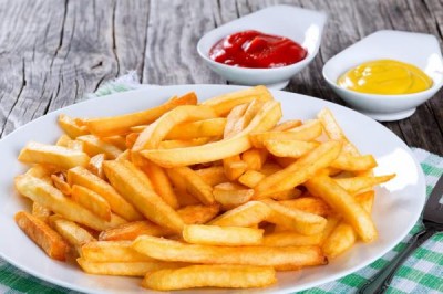 البطاطس المخبوزة والمقلية.. أيهما أكثر صحية؟