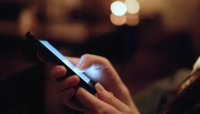 باحثون: استخدام الهاتف ساعة واحدة فقط يسبب إجهادا بصرياً ملحوظاً