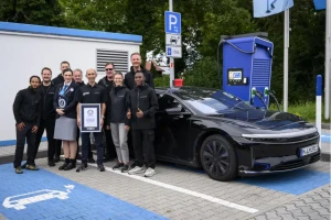 سيارة كهربائية أمريكية تحطم الرقم القياسي العالمي في المدى بفضل تكنولوجيا متقدمة