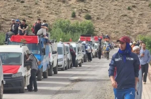 خرجوا في مسيرة جماعية حاشدة.. سكان "ايت بوكماز" يقطعون 50 كلم على الأقدام احتجاجا على أوضاعهم المزرية