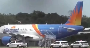 راكب يزعم وجود قنبلة على متن طائرة ويتسبب بهبوط اضطراري