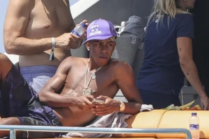 هل خرج لامين جمال عن السيطرة؟