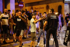 مورسيا الإسبانية تشتعل من جديد.. ليالي عنف وعنصرية والمغاربة في مرمى "مطاردات الكراهية"