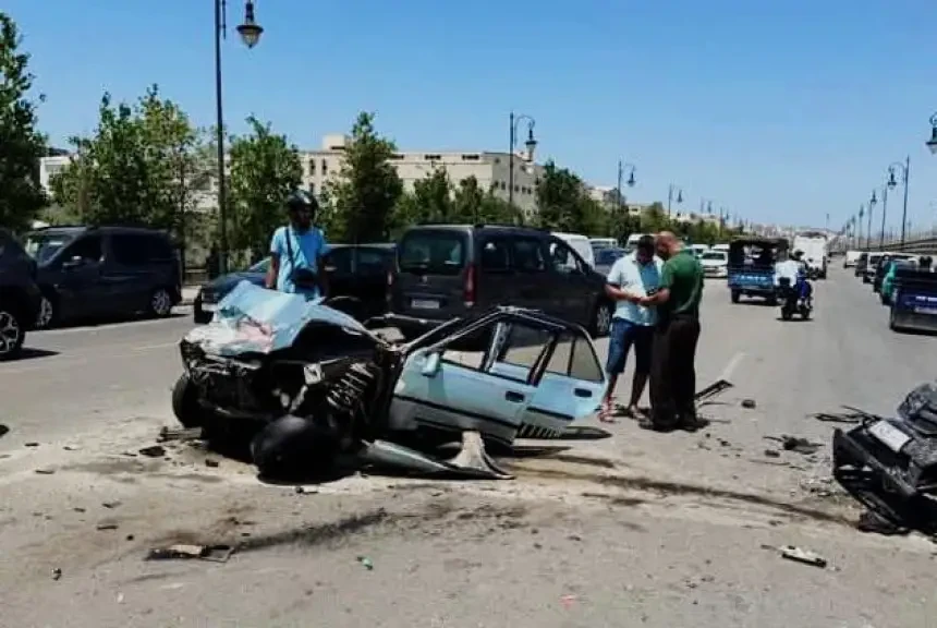 سيارة تنقسم إلى نصفين في حادث مروع بطنجة