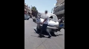 تحطيم حافلة بعصا أثناء مشاجرة بين سائقين في الأردن