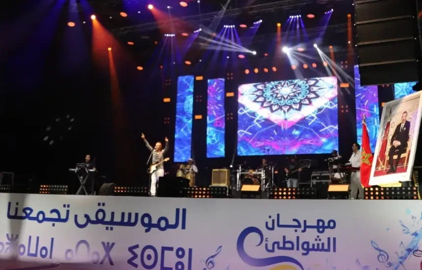 وسط حضور جماهيري غفير.. سعيد موسكير يشعل المضيق في افتتاح مهرجان الشواطئ لاتصالات المغرب