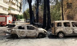 فاس..حريق يلتهم 3 سيارات في ظروف غامضة ورجال الوقاية المدنية تتدخل لإخماده