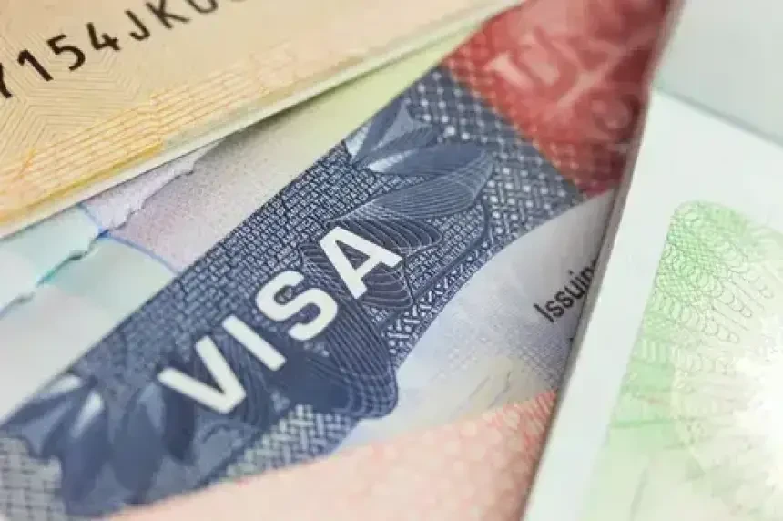 انتبهوا .. واشنطن تُدقّق في منشورات المغاربة على الفايسبوك قبل منح التأشيرة