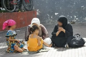 “هزوا السعيان من تطوان”.. صرخة سكان الشمال ضد غزو المتسولين واستغلال الرضع