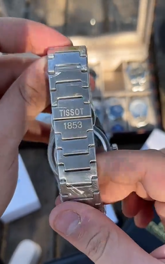 ساعة tissot