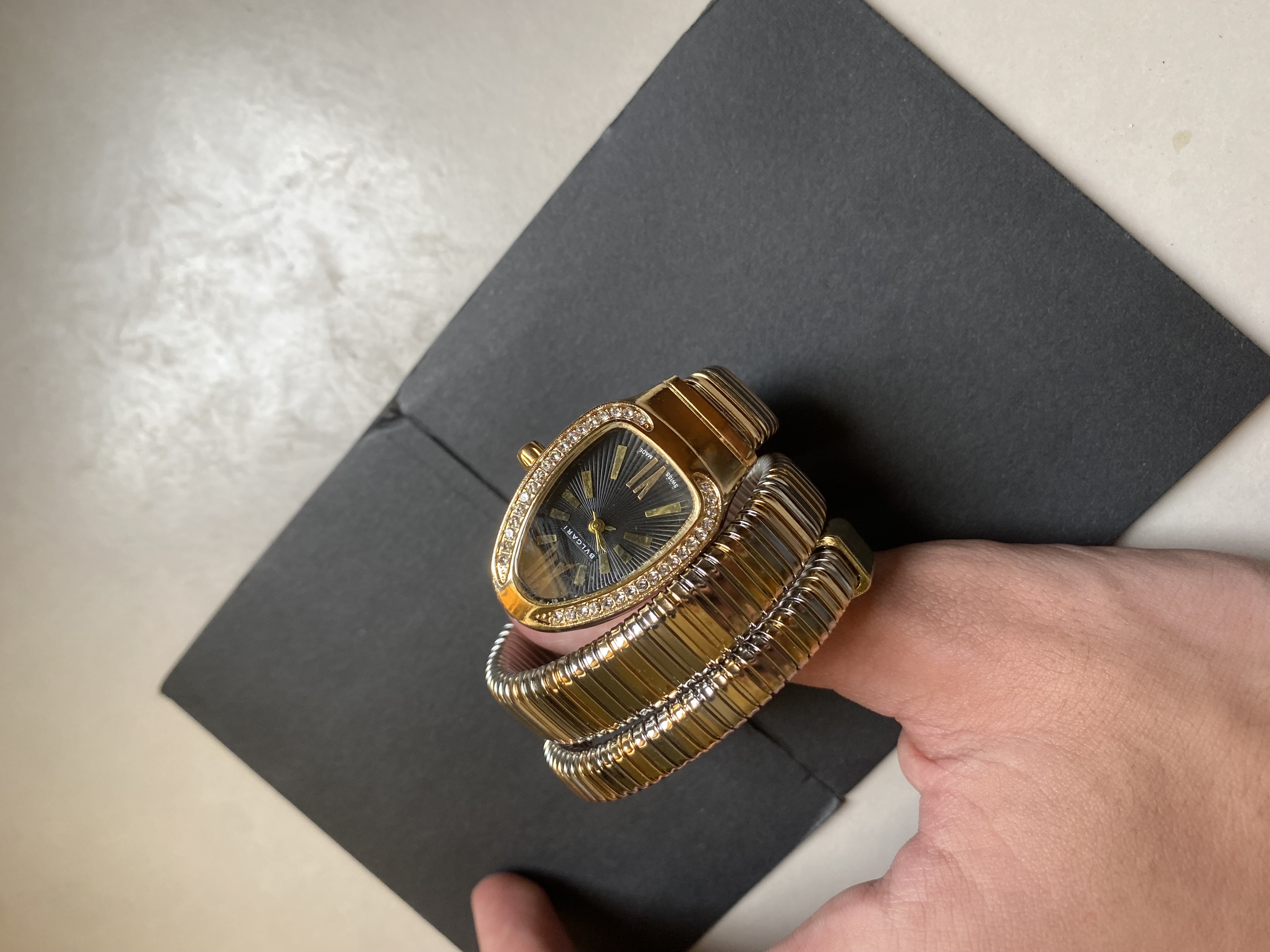 ساعة Bulgari جذابة و أنيقة للنساء بثمن مناسب و جودة عالية ✅ و متوفرة بكل الألوان