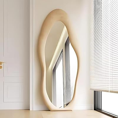 Miroir Wavy Ce miroir de sol est vraiment spécial.