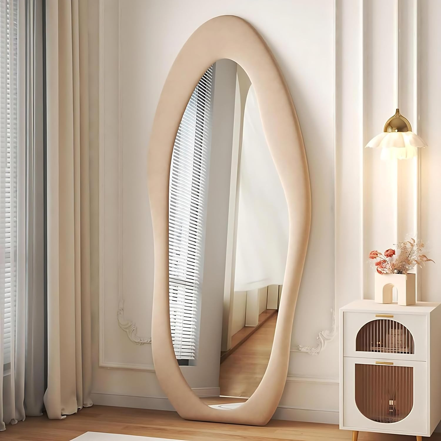 Miroir Wavy Ce miroir de sol est vraiment spécial.