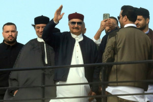 حفتر يسعى لفرض نفسه طرفا "لا غنى عنه" في ليبيا