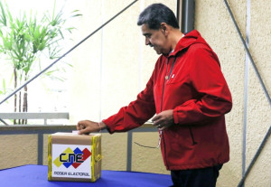 مادورو يعلن فوزا ساحقا لحزبه في الانتخابات البلدية في فنزويلا