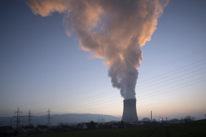 لماذا تعيد التغيّرات المناخية والحروب إحياء الاهتمام بالطاقة النووية؟ 