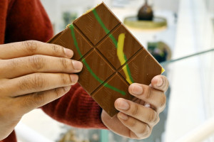 شوكولاتة دبي تتسبب في تهافت الشركات السويسرية على الفستق الحلبي   