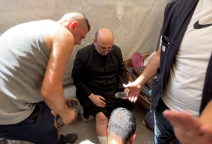 البطريركية اللاتينية في القدس: لا وفيات مؤكدة جراء الهجوم على كنيسة بغزة