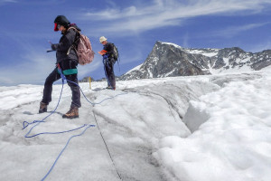 الألياف الضوئية: تقنية جديدة ترصد "همسات" الجليد قبل الانهيار