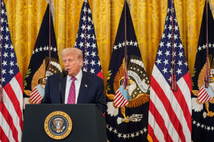 مساعدو ترامب ربما يسعون للإفراج عن وثائق هيئة المحلفين بقضية إبستين