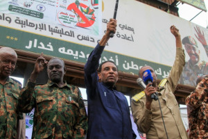 رئيس الوزراء السوداني يتعهد إعادة إعمار الخرطوم في أول زيارة للعاصمة