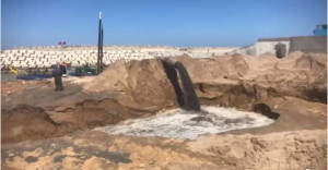 استياء متزايد من جودة مياه شاطئ سلا: المواطنون يدقون ناقوس الخطر الصحي