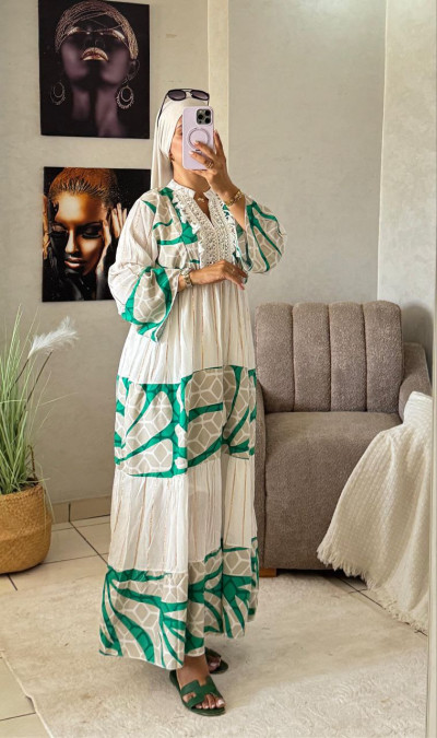 كسوة هندية عصرية: فستان طويل ببطانة دوبلور بتصميم أنيق