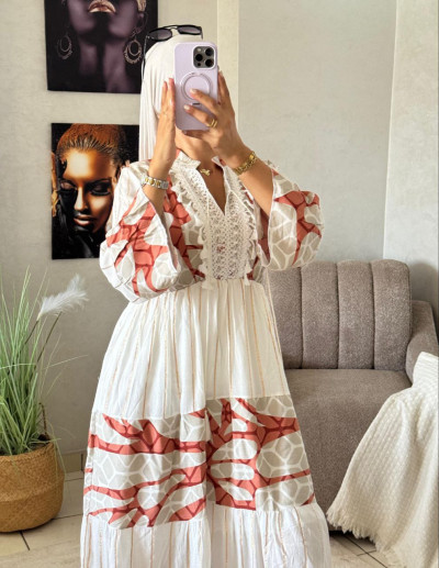 كسوة هندية عصرية: فستان طويل ببطانة دوبلور بتصميم أنيق