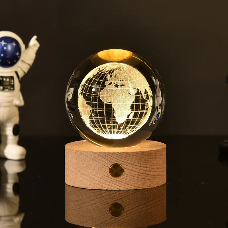 مصباح المجرة الكريستالي - ديكور خشبي أنيق وإضاءة دافئة