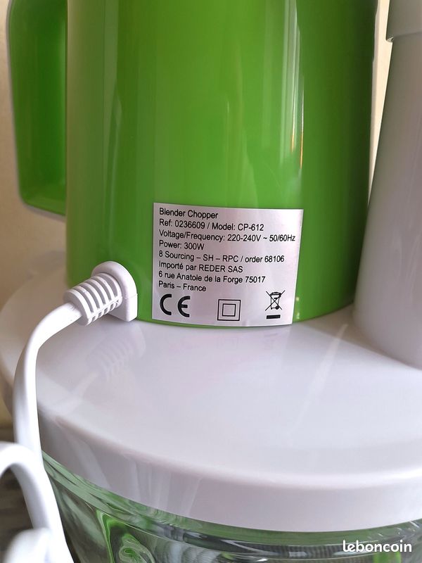 قطاعة وخلاط كهربائي احترافي لتجهيز وجباتك في دقائق