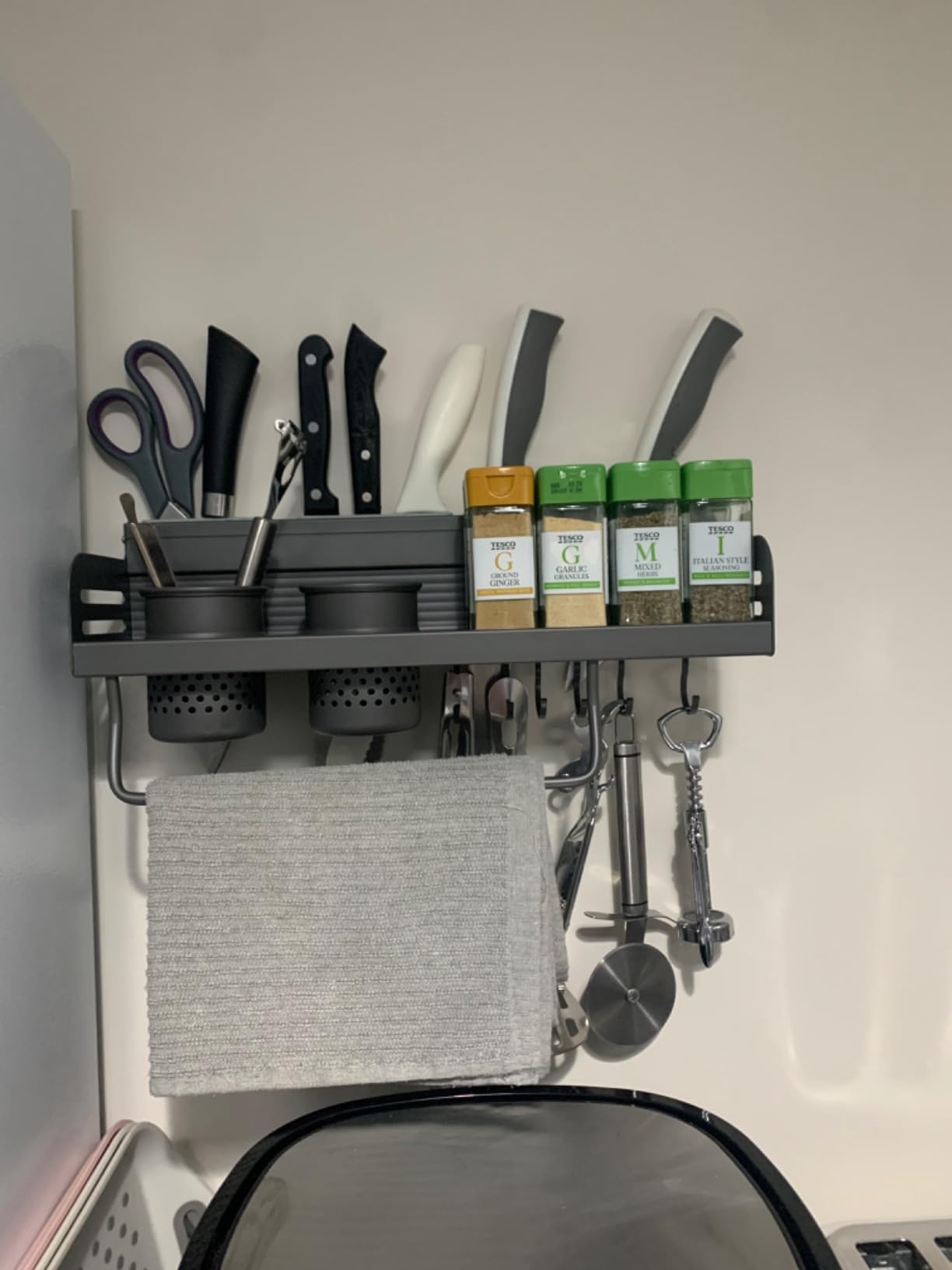 رف توابل معلق للمطبخ متعدد الاستخدام | منظم بهارات معدني قوي