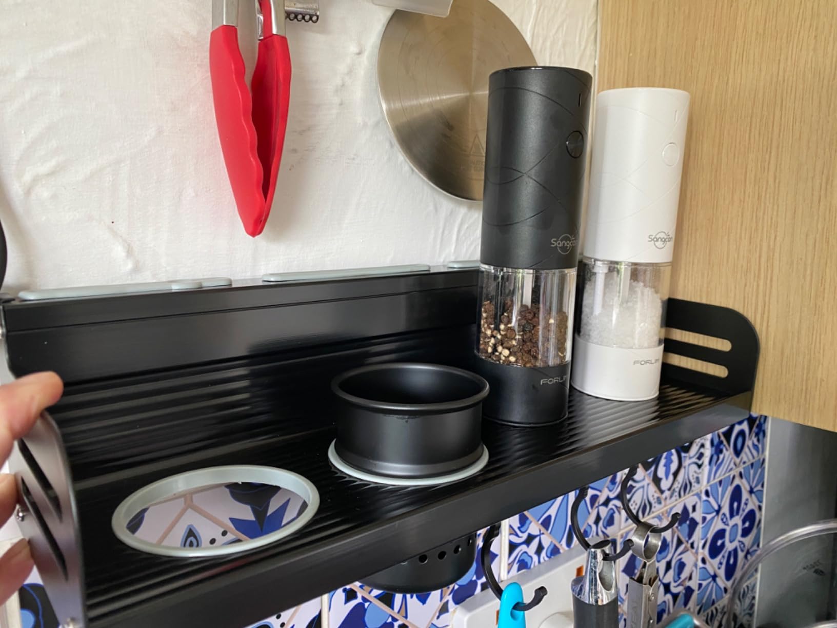 رف توابل معلق للمطبخ متعدد الاستخدام | منظم بهارات معدني قوي